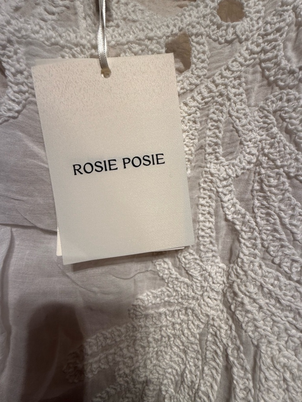 Rosie Posie Scallop Edge white top beautiful detail size medium nwt - Picture 3 of 7